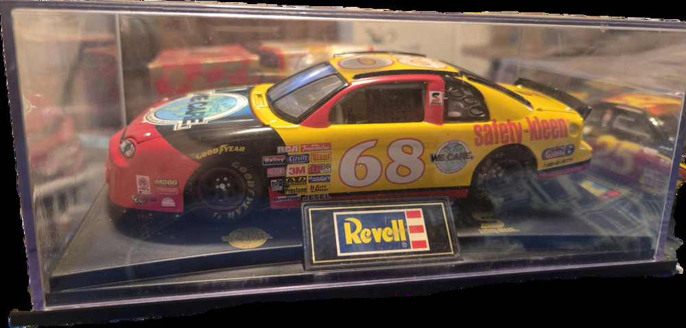 Revell 1:24 Safety-Kleen 68 Chevrolet Monte Carlo Diecast Car NASCAR Case